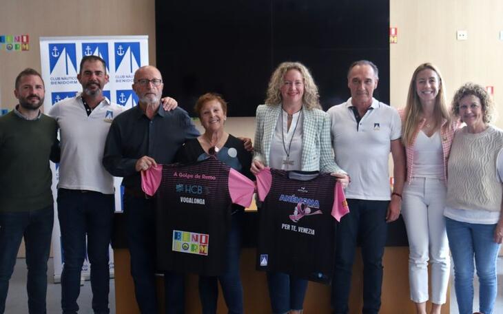 Anémona afronta su primer desafío solidario internacional: unir Benidorm y Venecia remando para recaudar fondos